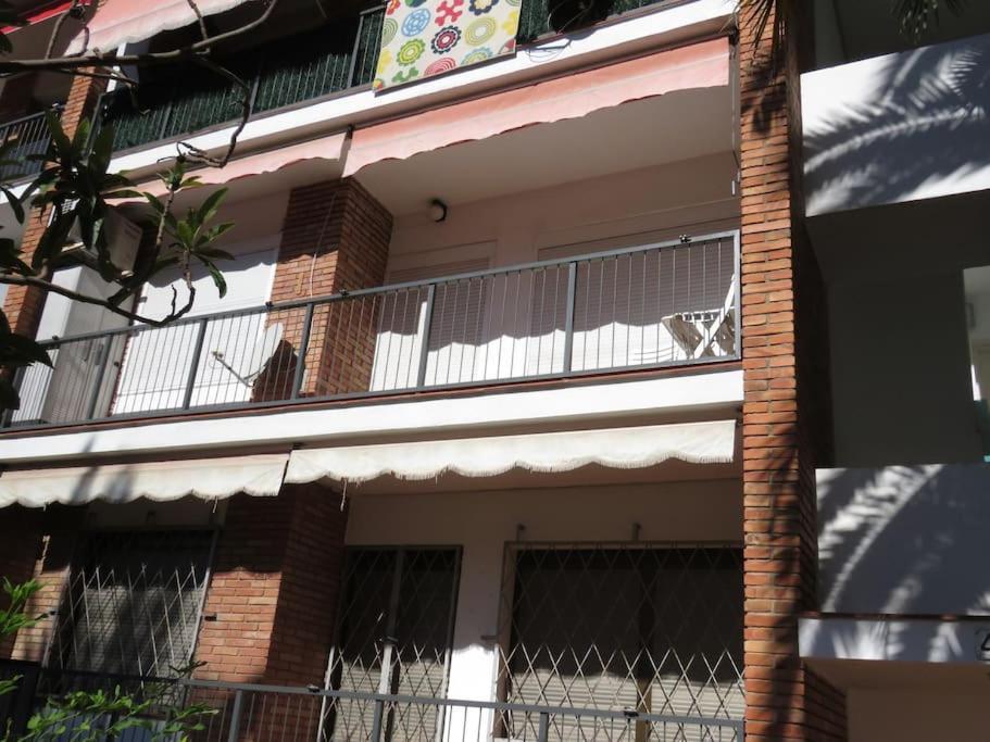 Coqueto Alojamiento Con Banera De Hidromasaje Apartment Tarragona Luaran gambar
