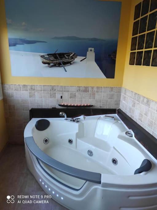 Coqueto Alojamiento Con Banera De Hidromasaje Apartment Tarragona Luaran gambar