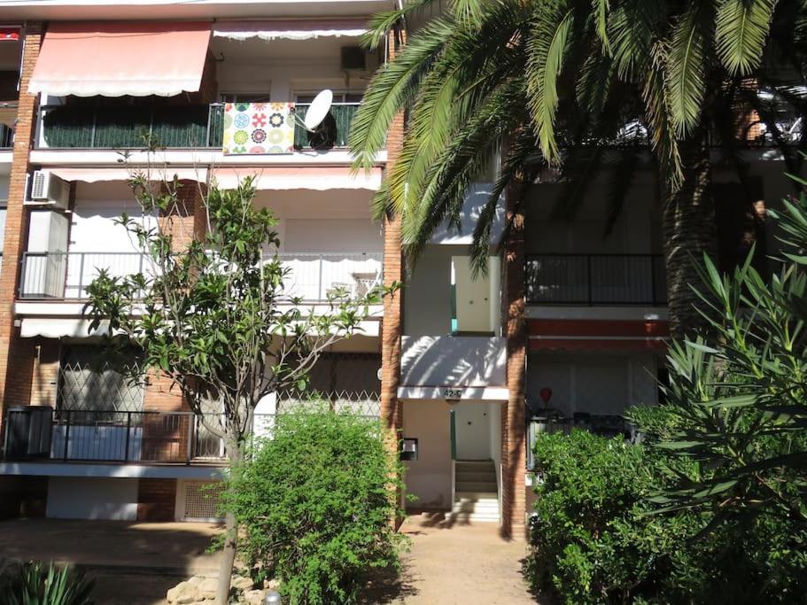 Coqueto Alojamiento Con Banera De Hidromasaje Apartment Tarragona Luaran gambar
