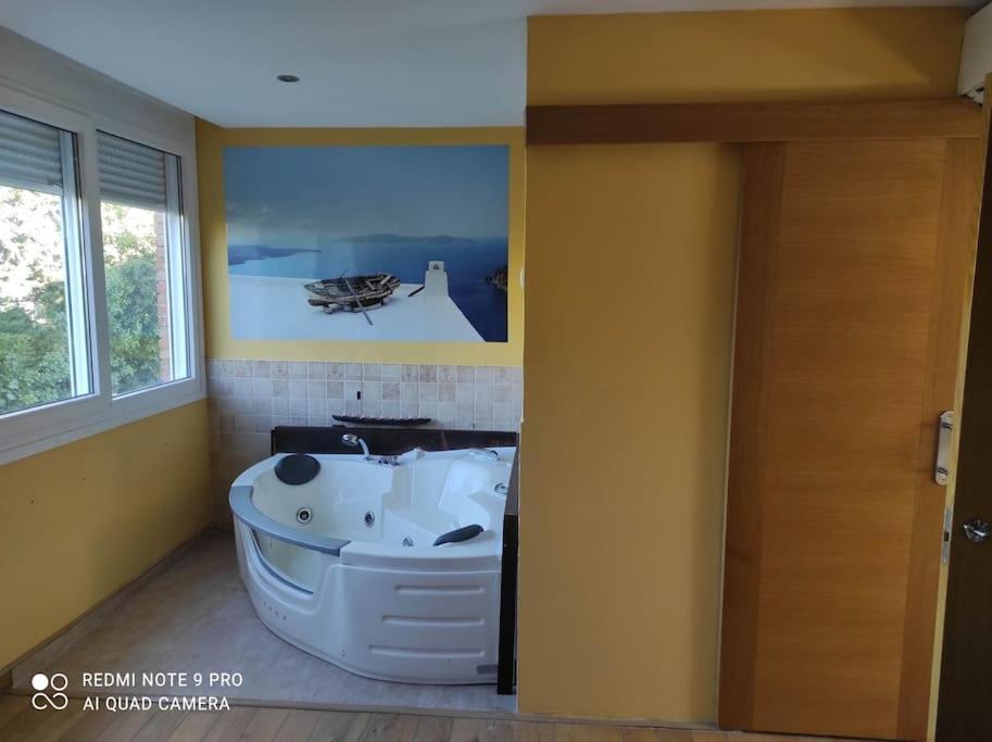 Coqueto Alojamiento Con Banera De Hidromasaje Apartment Tarragona Luaran gambar